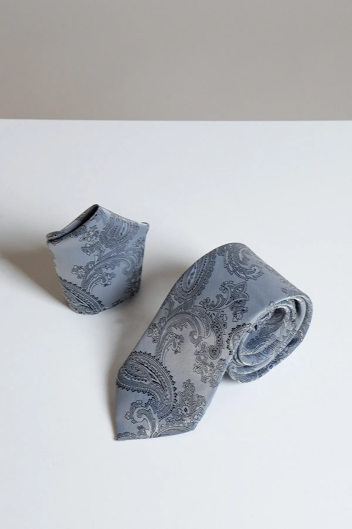 MD PAISLEY - Grey Paisley Tie and Pocket Square Set