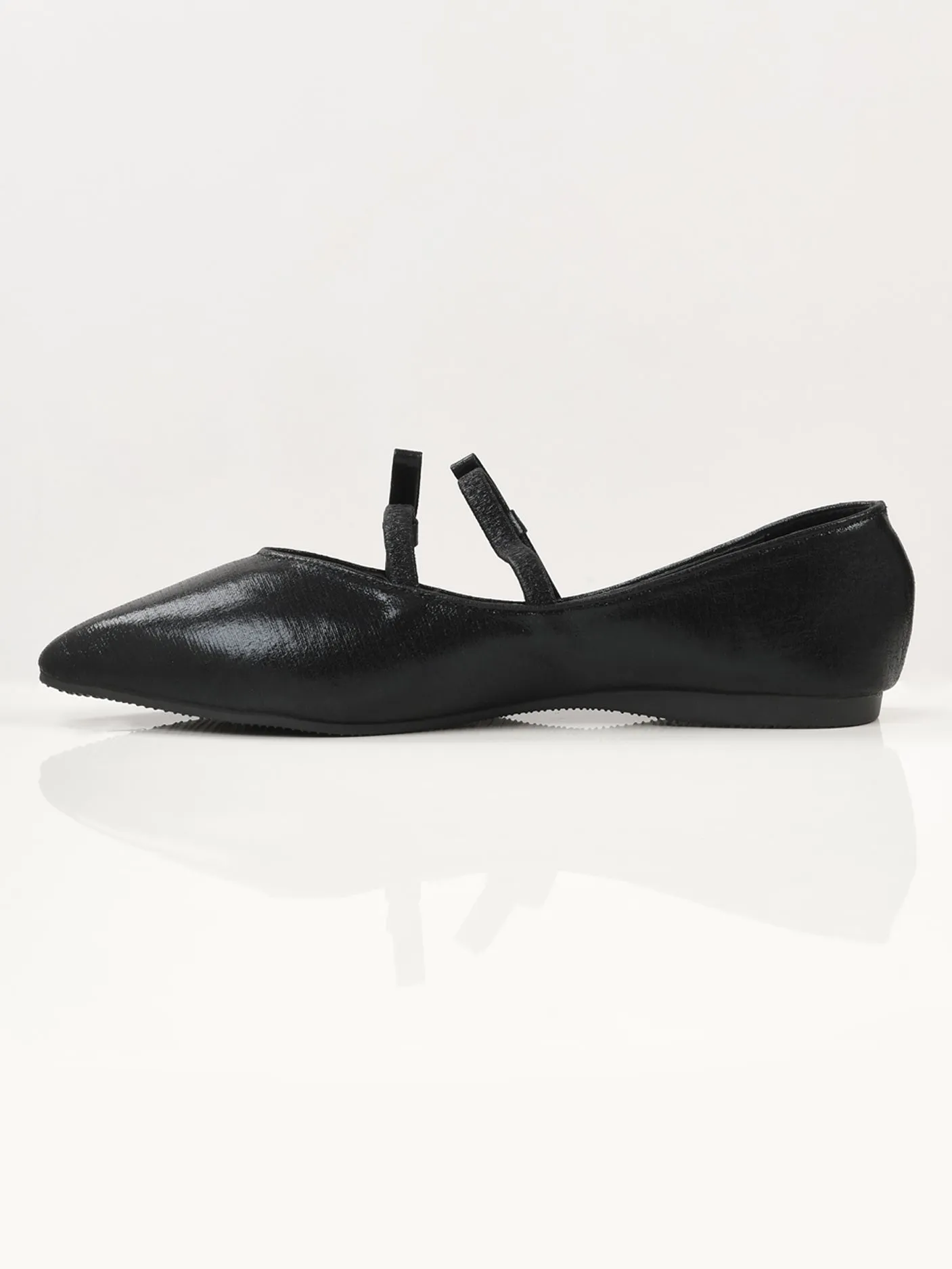 Shiny Pointed Shoes - Black