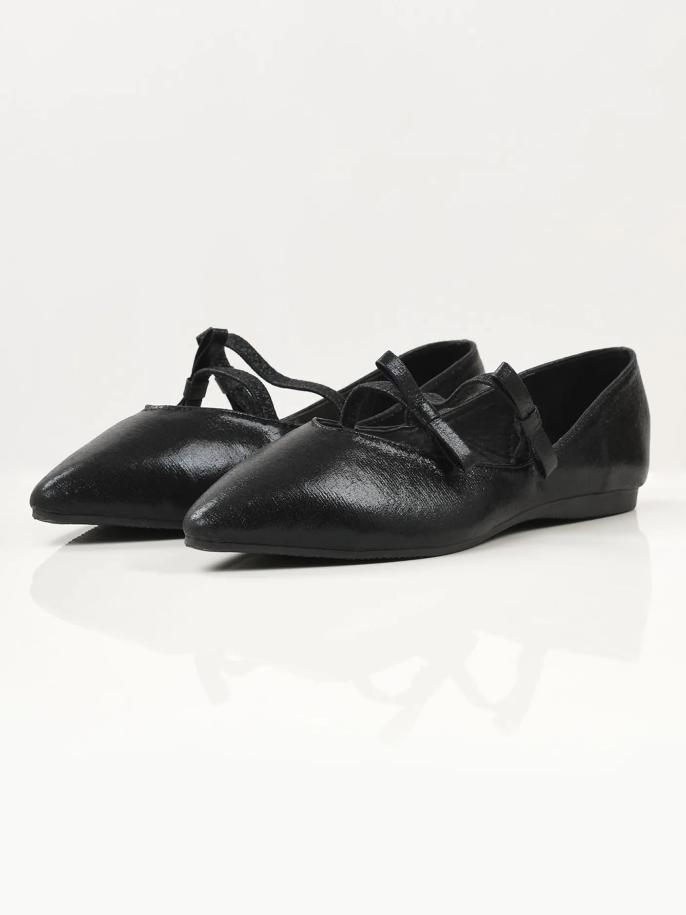 Shiny Pointed Shoes - Black