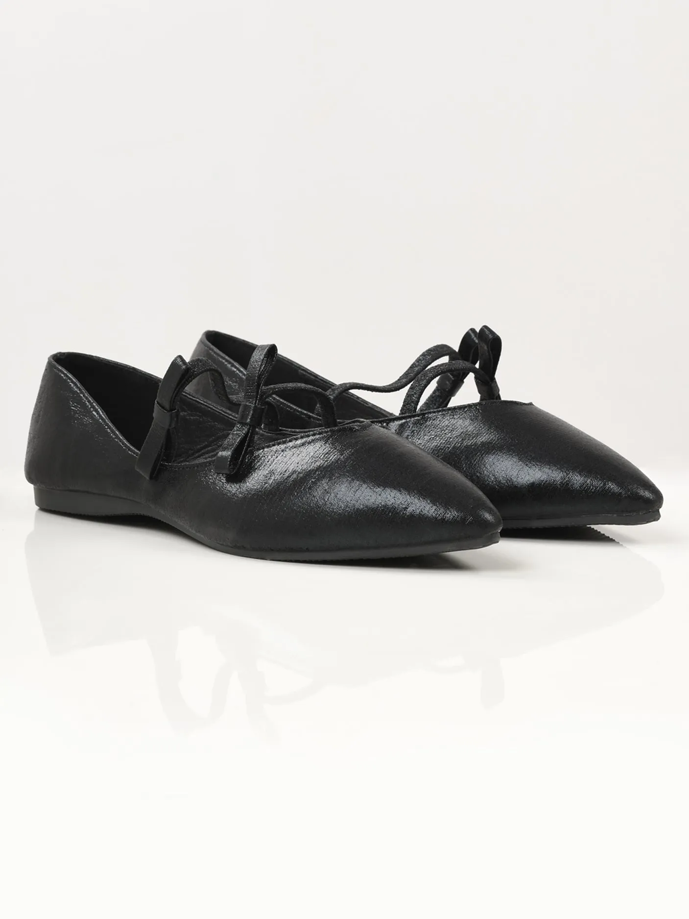 Shiny Pointed Shoes - Black